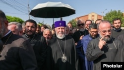 Armenia - Catholicos Garegin II walks back to his Echmiadzin headquarters after a court hearing in Vagharshapat, August 7, 2026.