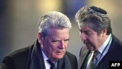 Joachim Gauck (solda), arxiv fotosu