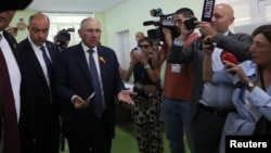 Armenian Prime Minister Nikol Pashinian casts his ballot on June 7 in Yerevan.