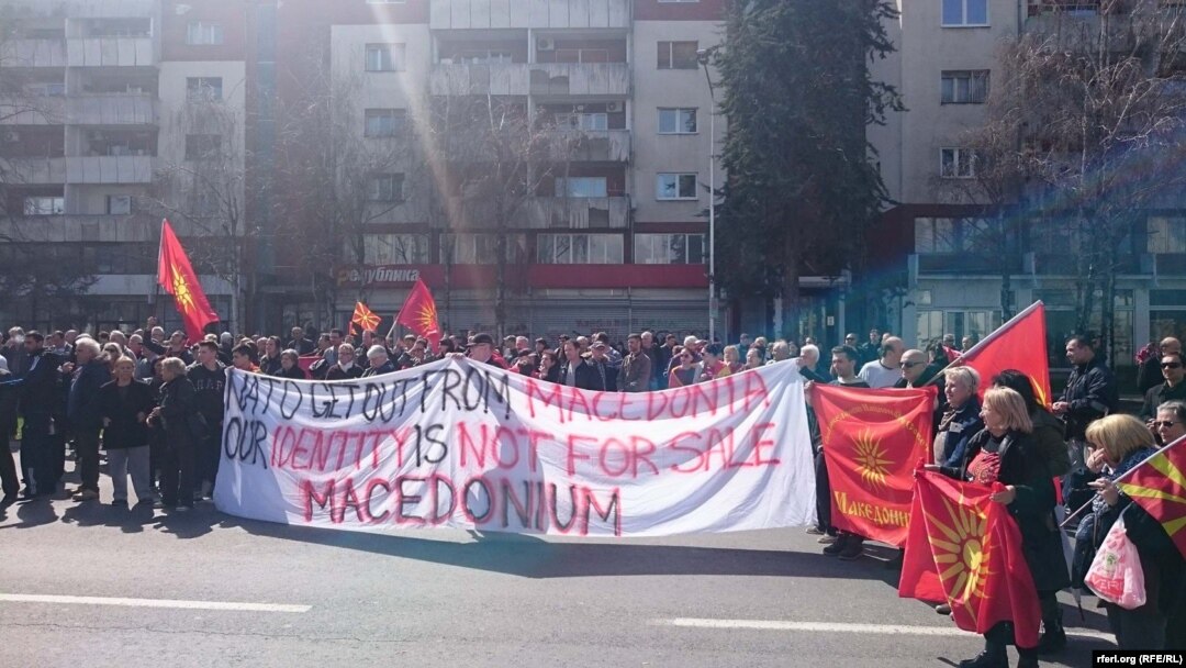 Протест пред Владата против Законот за јазици