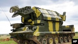 Орусияда жасалган «Tor-M1» үлгүсүндөгү зениттик-ракеталык комплекс.