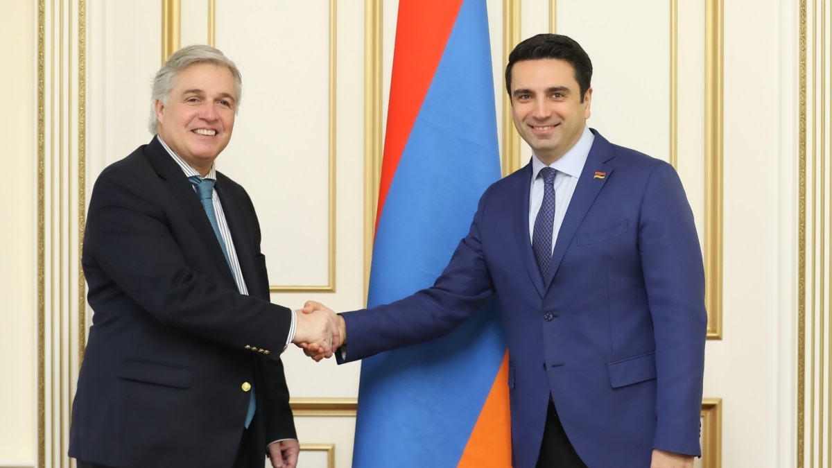 «Հայաստանի պատմությունը կարելի է ամփոփել երկու բառի մեջ՝ ցավ և հույս»․ Ուրուգվայի ԱԳ նախարարը՝ Ալեն Սիմոնյանին - Vimarsana News