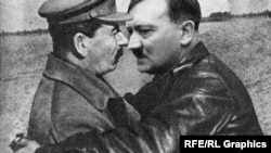 Фотоколаж: Йосип Сталін (ліворуч) і Адольф Гітлер