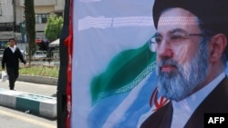 Портрет Моджтабы Хаменеи на улице Тегерана, 5 апреля 2026 года