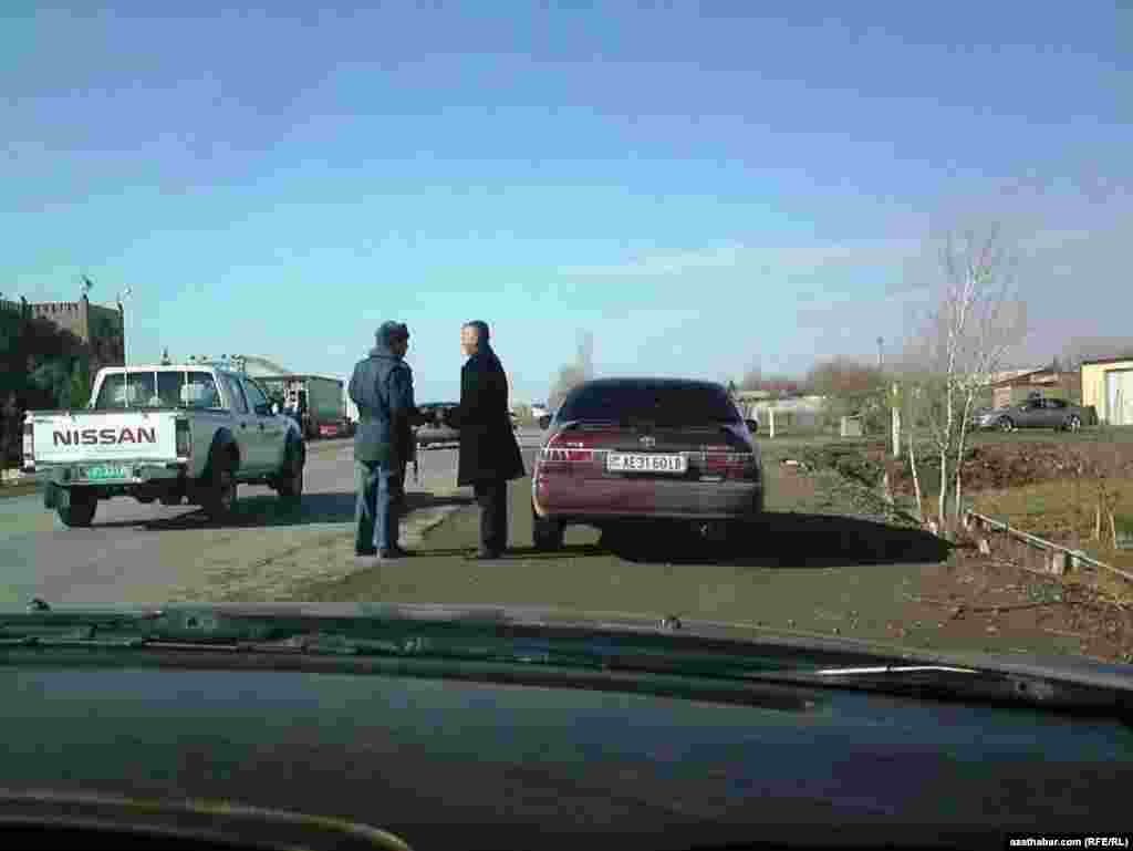 &Yacute;ol g&ouml;zeg&ccedil;ilik gullugynyň işg&auml;ri resminamalary barla&yacute;ar.