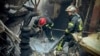 Рятувальники гасять пожежу після атаки РФ на Трипільську ТЕС в Українці Київської області, Україна, 11 квітня 2024 року