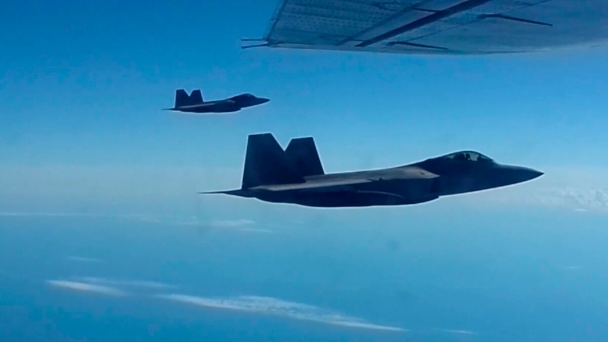 США збили над Аляскою невпізнаний обʼєкт на висоті 12 кілометрів