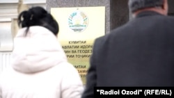 Назди идораи замини минтақаи Кӯлоб