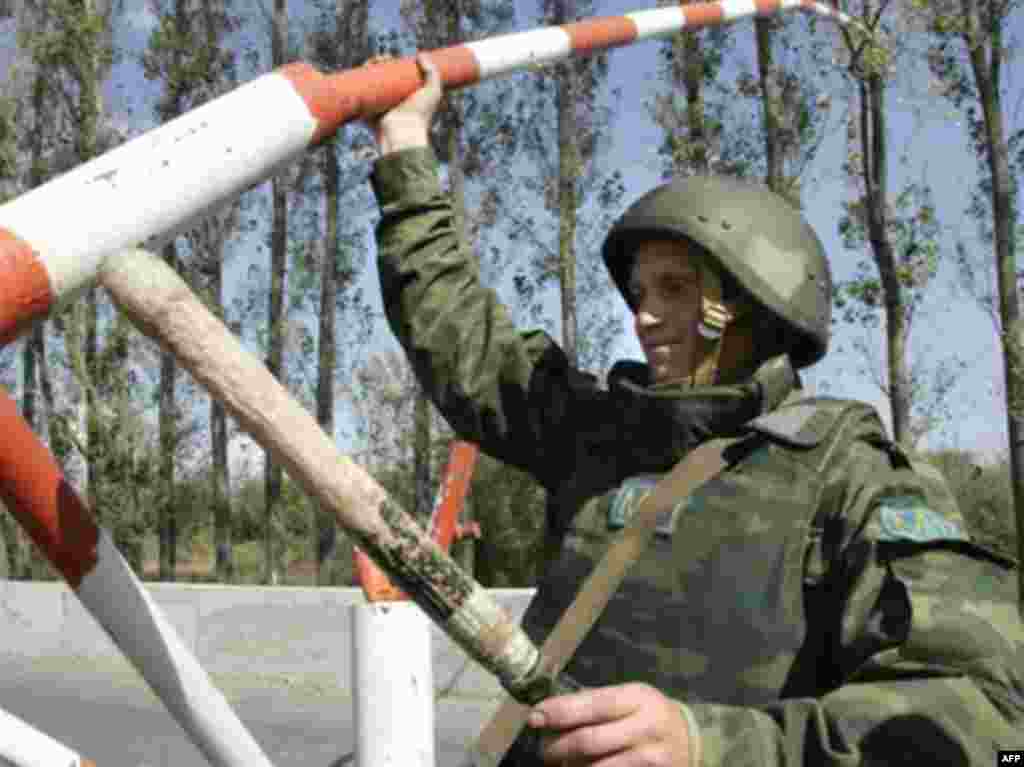 Деревня Каралети. Демонтаж блокпоста войск РФ, 7 октября 2008