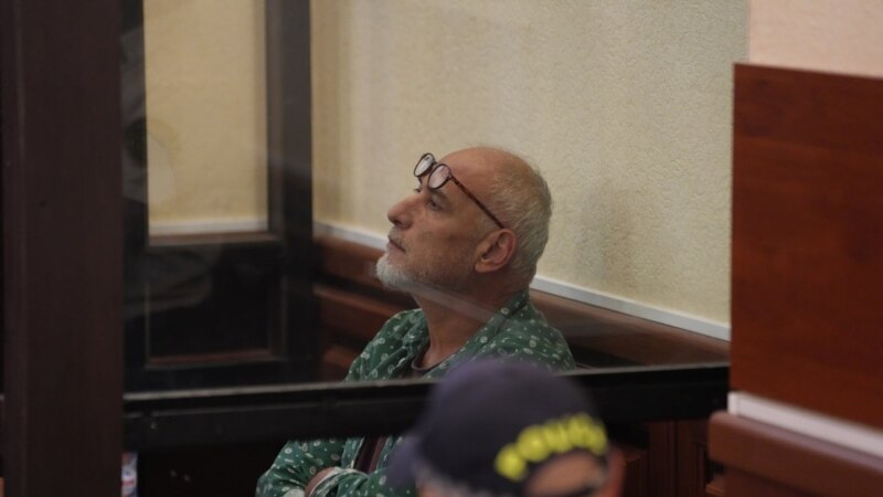 ზვიად რატიანი პოლიციელისთვის სილის გაწვნას აღიარებს, თავდასხმას არა -  სასამართლო მტკიცებულებებს აღარ გამოიკვლევს