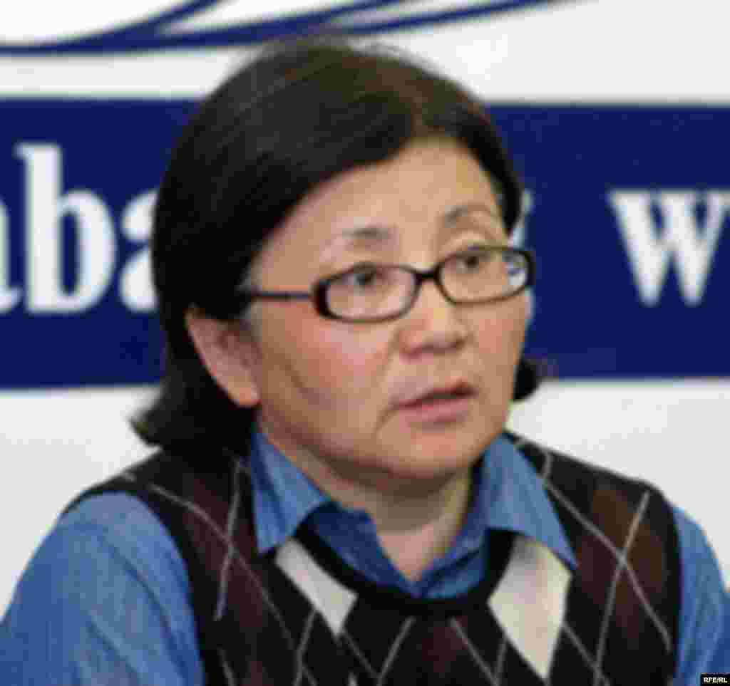 2005-2006 годы. Роза Отунбаева лидер движения "Ата-Журт". За короткий период она сменит несколько партий и движений, прежде чем остановится на социал-демократах. 