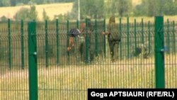 «Бомбы замедленного действия» – так в своем докладе Международная федерация за права человека называет спорные территории в Восточной Европе. В докладе, уместившемся на 72 страницах, описываются многочисленные нарушения, зафиксированные на этих территориях