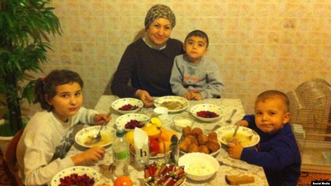 Мәликә Гыйлметдинова Виктория, Ярослав һәм Артем белән