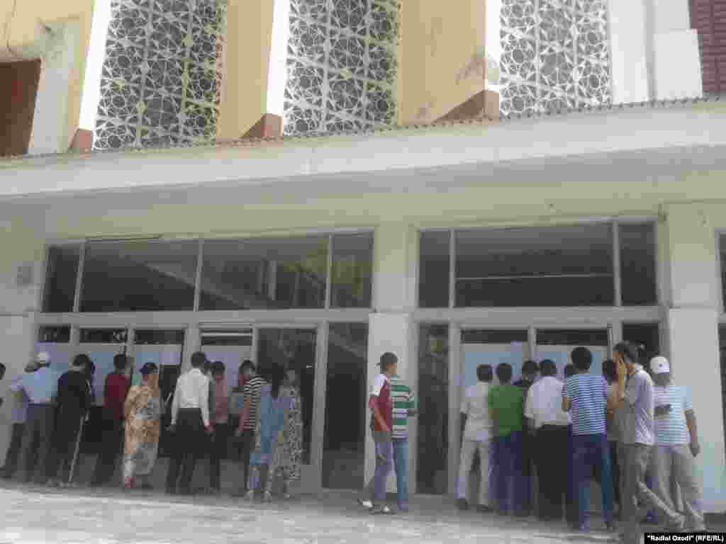 Дар ин ҳафта исми нахустин довталабоне, ки соҳиби унвони донишҷӯ шуданд, маълум шуд.