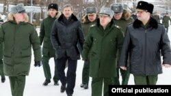 Armenia - Russia's First Deputy Defense Minister Ruslan Tsalikov (second from right) visits a Russian military base in Gyumri, 28Jan2017.