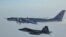 Ruski Tu-142 pomorski izviđački avion (gore desno) presretnut je blizu obale Aljaske. (arhivska fotografija)