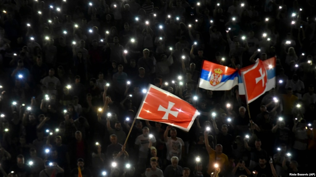 Sa protesta ispred hrama Hristovog vaskrsenja u Podgorici, 14. juna 2020.
