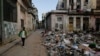 Nu e benzină, nu vin gunoierii: deșeurile se acumulează la Havana.