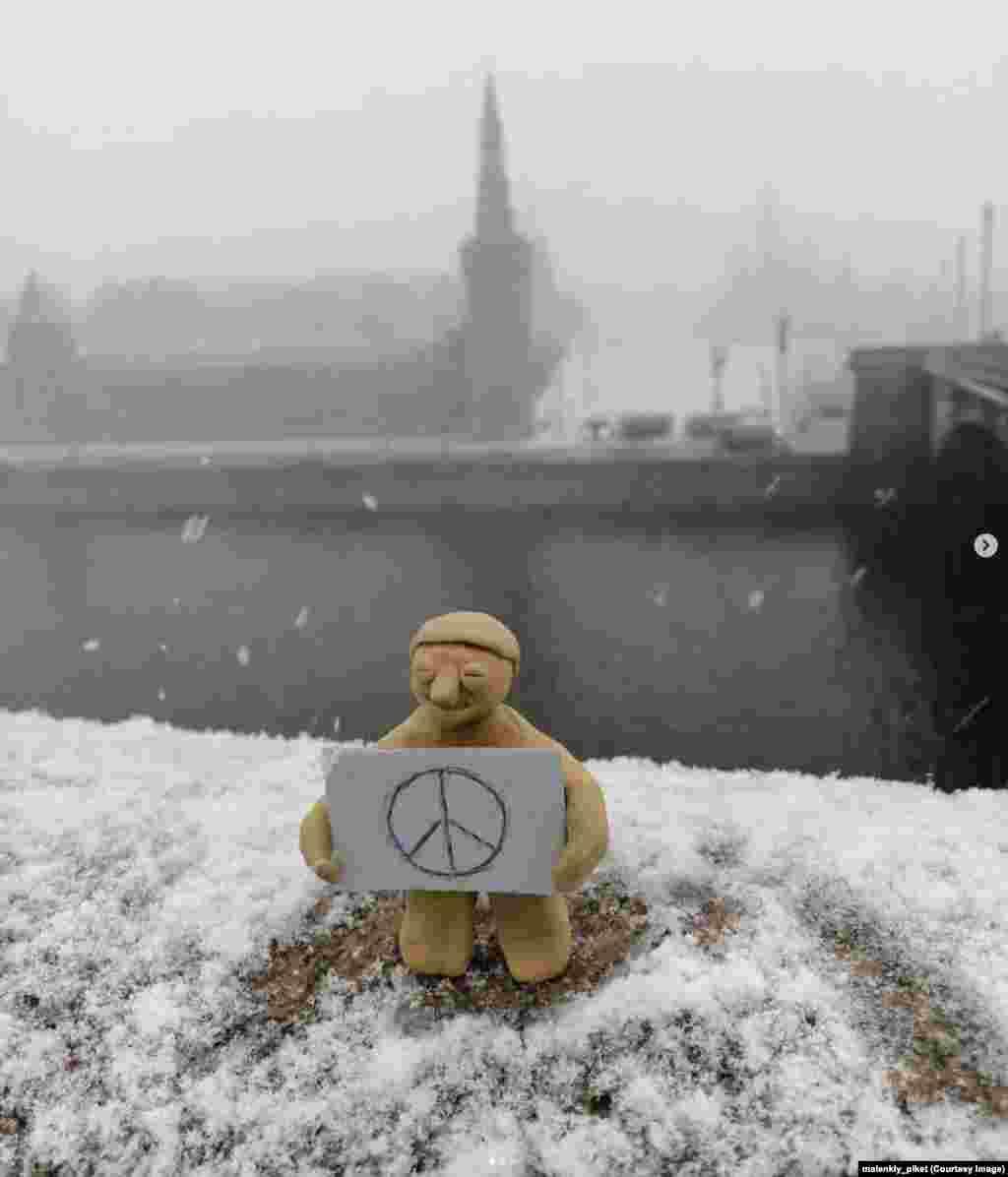 This photo, of a plum-sized Plasticine protester in front of the Kremlin, was posted to an Instagram account called malenkiy_piket (small protest) on April 2, 2022.&nbsp;