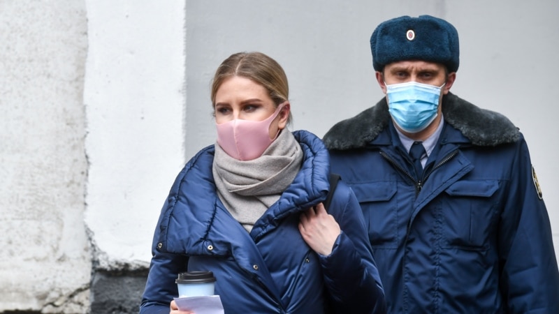 Россия: Любови Соболь и Олегу Навальному продлили меру пресечения еще на полгода 
