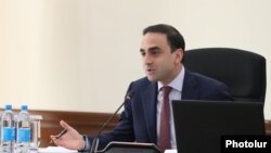 Armenia - Yerevan Mayor Tigran Avinian chairs a session of the city council, February 11, 2025.