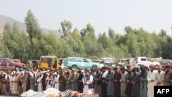د کونړ په نورګل ولسوالۍ کې د وژل شویو د جنازې مراسم. سرچینه: فرانس پریس