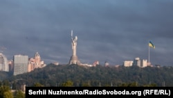 Смог над Києвом після російського балістичного удару, 1 серпня 2026 року