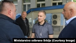 Ministar odbrane Srbije Nebojša Stefanović u poseti fabrici "Sloboda" nakon eksplozije 4. juna