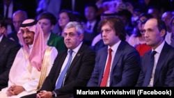  პოლოლიკაშვილი (მარცხნივ) და კობახიძე. 2024 წლის 29 სექტემბერი.