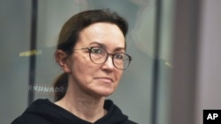 Gazetarja e REL-it, Alsu Kurmasheva, gjatë një seance gjyqësore në Rusi. 