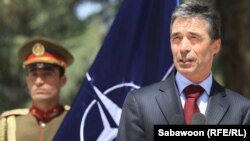 Генеральний секретар НАТО Андерс Фоґ Расмуссен у Кабулі, 12 квітня 2012 року
