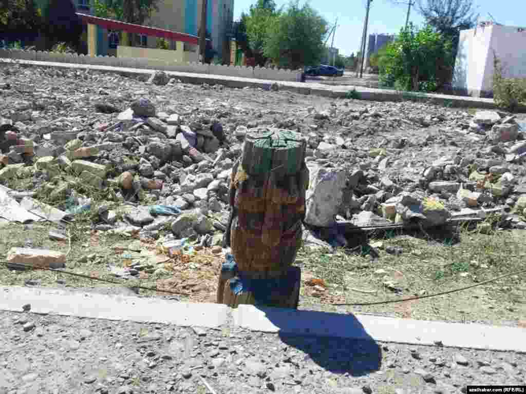 Ozal şu ýerde çagalar bagy bardy