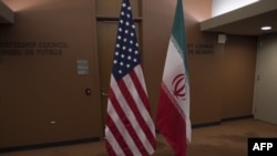 پرچم‌های جمهوری اسلامی ایران و ایالات متحده آمریکا
