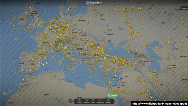 Сайт Flightradar, карта воздушного пространства над Украиной