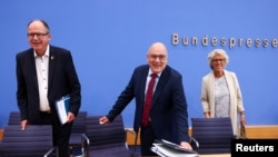 კომისია მინიმალური ხელფასის ზრდის შესახებ აცხადებს.