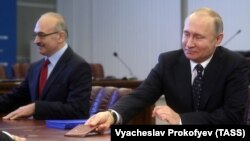 Владимир Путин Үзәк сайлау комиссиясенә документлар тапшыра