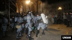 Побиття активістів Євромайдану спецпризначенцями «Беркуту», 30 листопада 2013 року