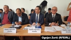 Članovi
Srpske napredne stranke Vladimir Đukanović, Vladimir Orlić i Goran Vesić tokom okruglih stolova vlasti i opozicije na Fakultetu političkih nauka u Beogradu, 19. avgusta 2019.