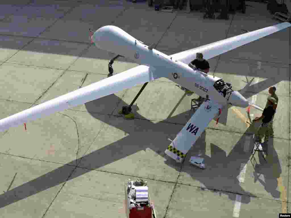 Американські безпілотні літаки розпочали бойові дії у повітряному просторі Лівії, 22 квітня. Використання безпілотних літаків Predator, озброєних ракетами Hellfire, схвалив президент Барак Обама. Photo by REUTERS