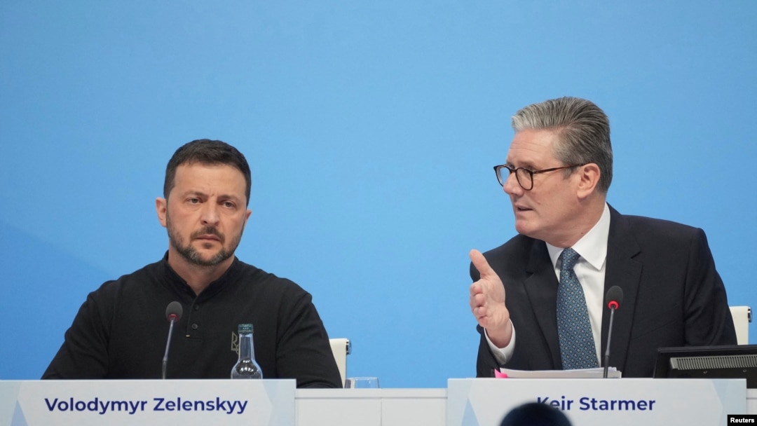 Președintele ucrainean, Volodimir Zelenski, la summitul EPC, alături de premierul britanicKeir Starmer