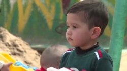 Ҳамватанони бурунмарзӣ ба кӯдакони ниёзманд тӯҳфа фиристоданд