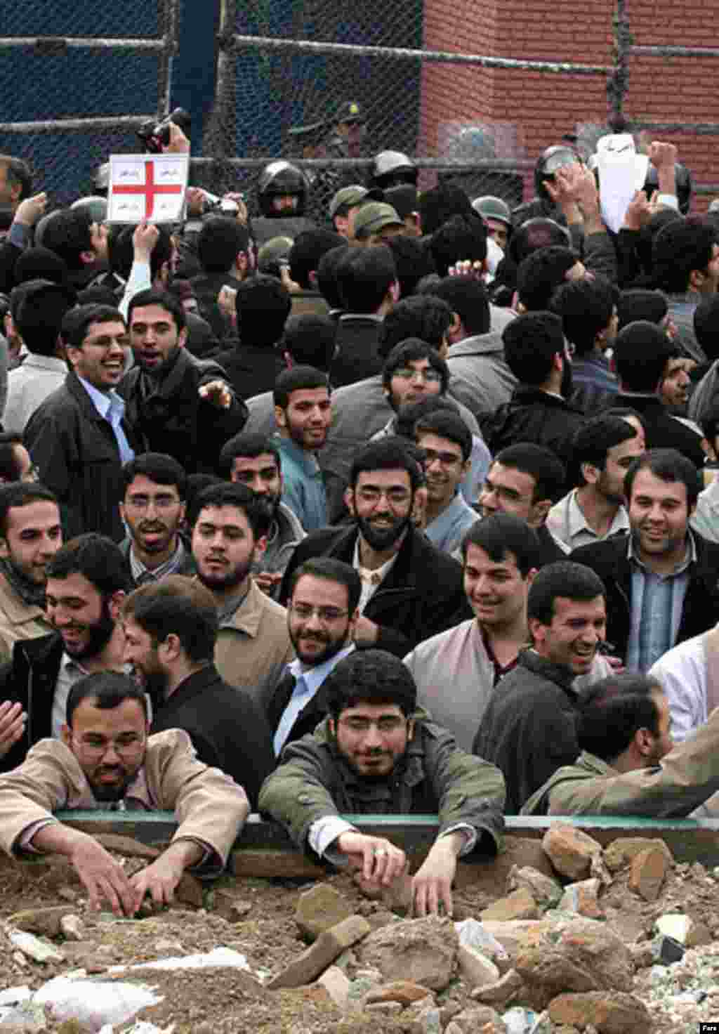 Iran,Hundreds of Iranian students crowded outside the British Embassy in Tehran, 04/01/2007