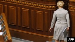 Після виступу в парламенті Юлія Тимошенко залишила сесійну залу. Київ, 3 березня 2010 року