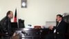 داود علی نجفی وزیر ترانسپورت و هوانوردی افغانستان در حال مصاحبه با سید فتح محمد بها خبرنگار رادیو آزادی