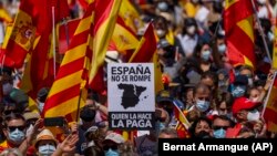 Дэманстрацыя супраць памілаваньня лідэраў каталёнскіх незалежнікаў.