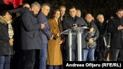 Liderii AUR, alături de candidata pe care au susținut-o la alegerile locale din București, Anca Alexandrescu.