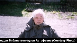 Виктор Астафьев в Овсянке. 1996 г.