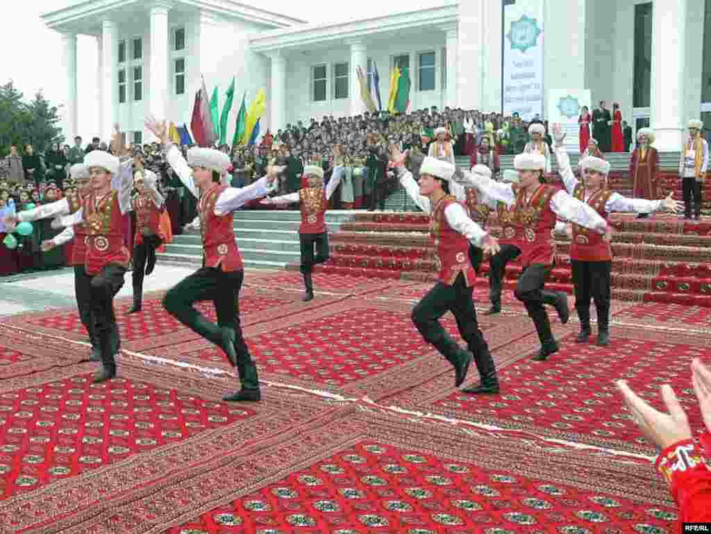 جشن نوروز در عشق آباد.