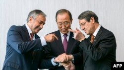 Then-UN Secretary-General Ban Ki-Moon (center) poses with Turkish Cypriot leader Mustafa Akinci (left) and Greek Cypriot President Nicos Anastasiades at peace talks in Switzerland in November.