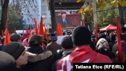 Igor Dodon la un protest în fața Parlamentului, 29 octombrie 2015